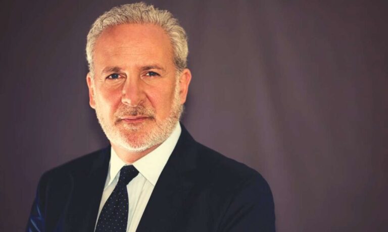 Peter Schiff Argues America’s Bitcoin Superpower Vision Will Weaken its Economy